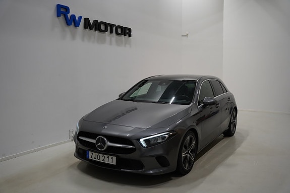 Mercedes-Benz A180 2 of 5