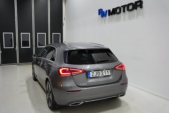 Mercedes-Benz A180 4 of 5