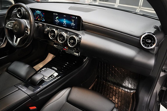 Mercedes-Benz A180 8 of 19