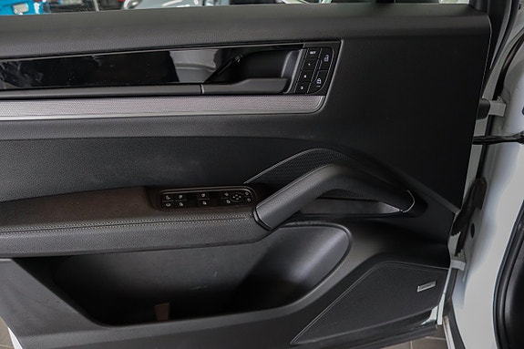 Porsche Cayenne Coupe 16 of 19