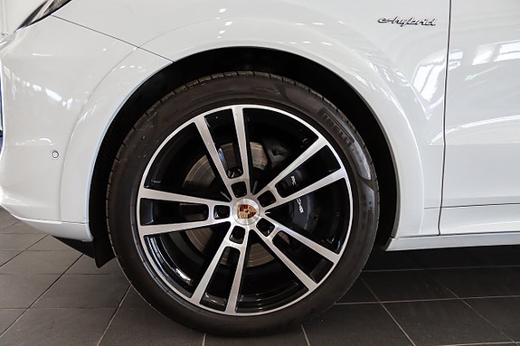 Porsche Cayenne Coupe 18 of 19