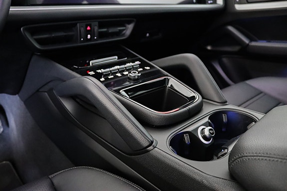 Porsche Cayenne Coupe 15 of 19