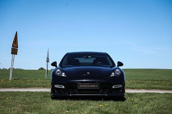 Porsche Panamera GTS 3 of 5