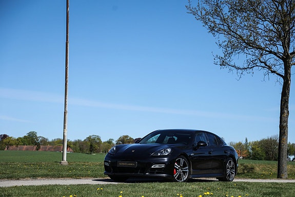 Porsche Panamera GTS 4 of 5