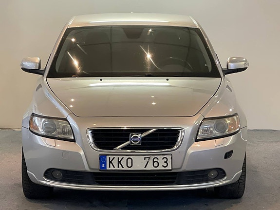 Volvo S40 2 of 5