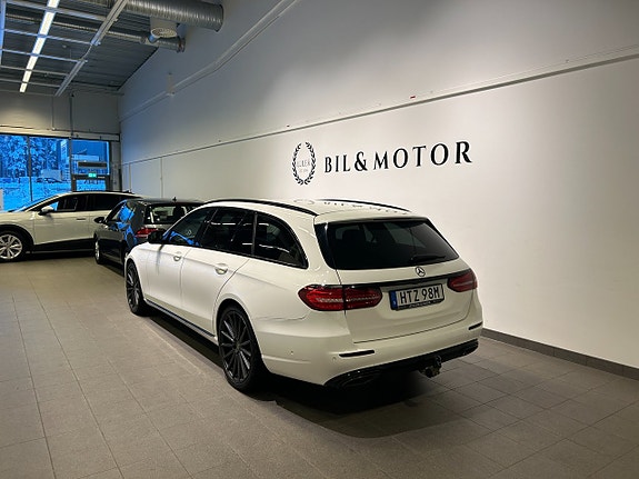 Mercedes-Benz E220 d 2 of 5