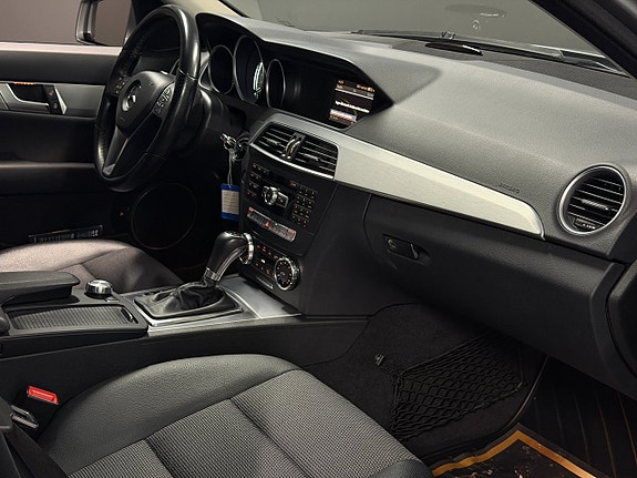 Mercedes-Benz C220 11 of 15