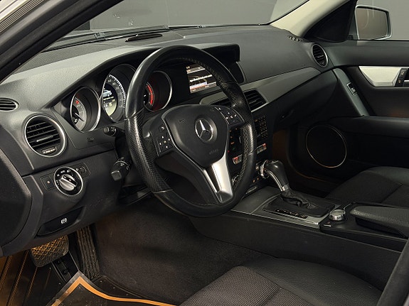 Mercedes-Benz C220 10 of 15