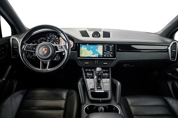 Porsche Cayenne 20 of 26