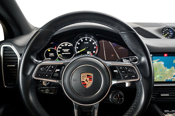 Porsche Cayenne 13 of 26