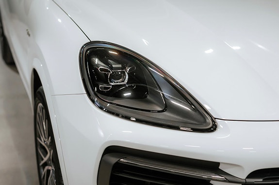 Porsche Cayenne 9 of 26