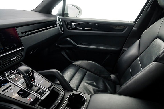 Porsche Cayenne 17 of 26