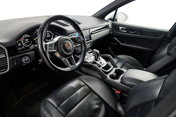 Porsche Cayenne 11 of 26