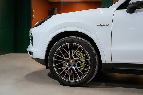 Porsche Cayenne 7 of 26