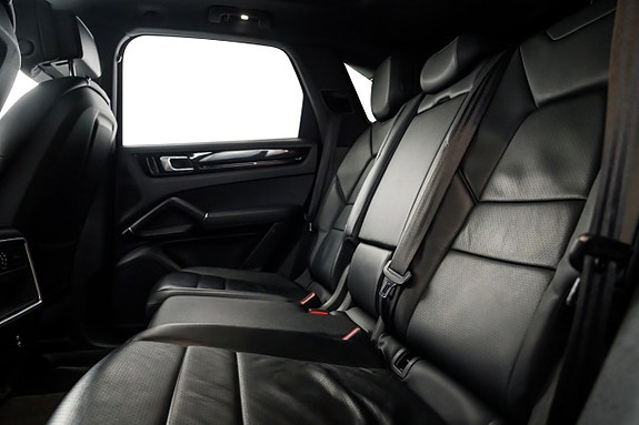 Porsche Cayenne 26 of 26