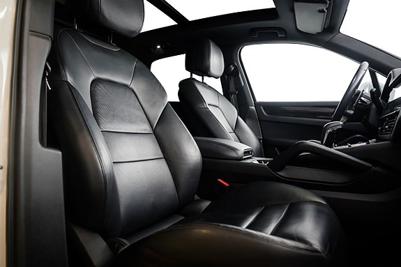 Porsche Cayenne 22 of 26