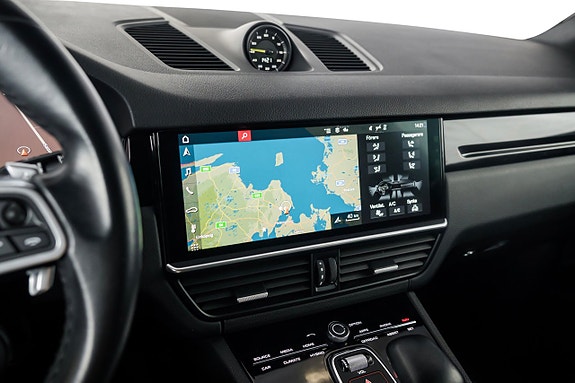 Porsche Cayenne 15 of 26