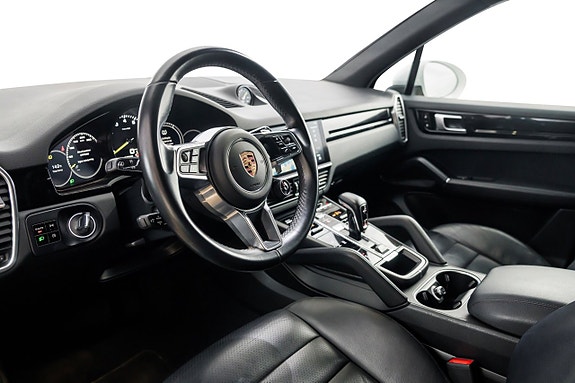 Porsche Cayenne 12 of 26