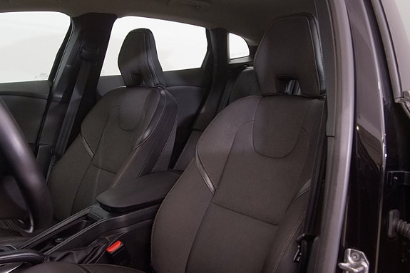 Volvo V40 Cross Country 7 of 18