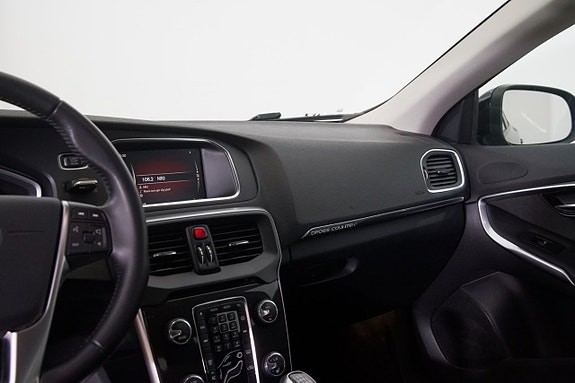 Volvo V40 Cross Country 8 of 18