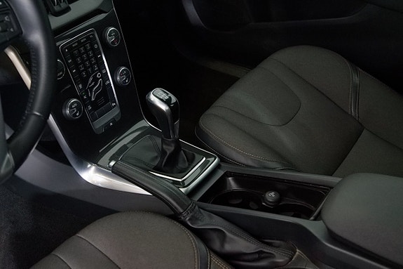 Volvo V40 Cross Country 9 of 18