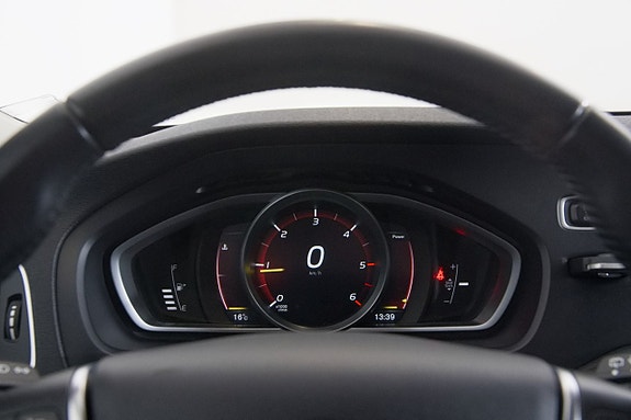 Volvo V40 Cross Country 14 of 18