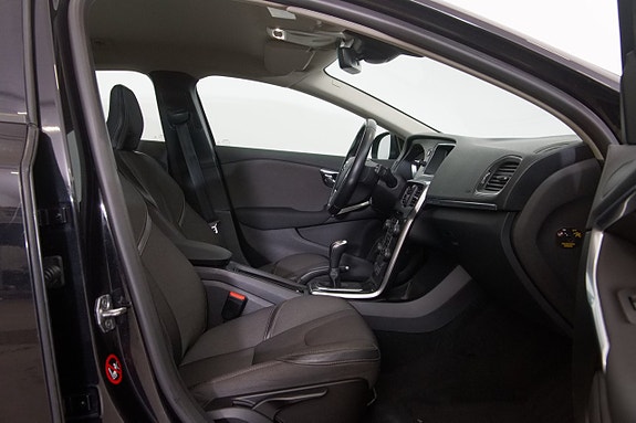 Volvo V40 Cross Country 13 of 18