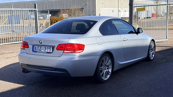 BMW 325i 4 of 5