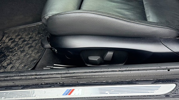 BMW 325i 11 of 30