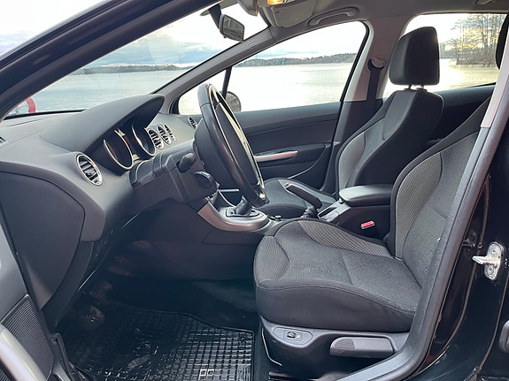 Peugeot 308 6 of 9