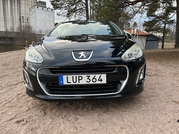 Peugeot 308 2 of 9