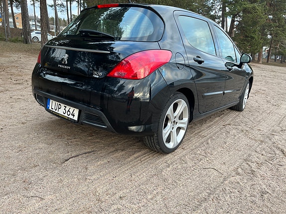 Peugeot 308 4 of 9