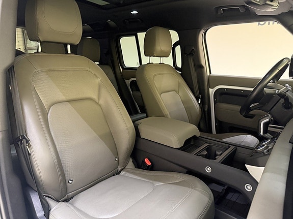 Land Rover Defender 110 15 of 23
