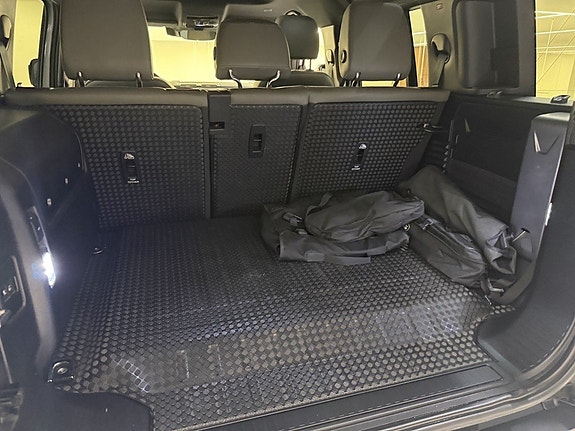 Land Rover Defender 110 22 of 23