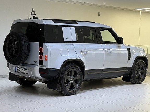 Land Rover Defender 110 4 of 5