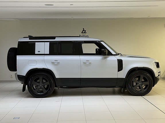 Land Rover Defender 110 6 of 23