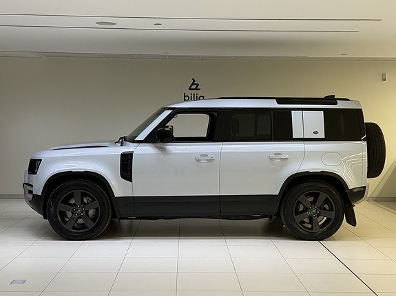 Land Rover Defender 110 3 of 5