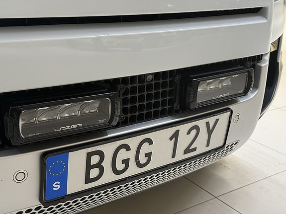 Land Rover Defender 110 8 of 23
