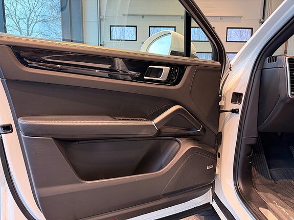 Porsche Cayenne Coupe 9 of 13