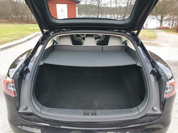 Tesla Model S 22 of 26