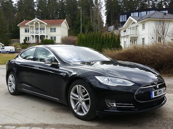 Tesla Model S 25 of 26