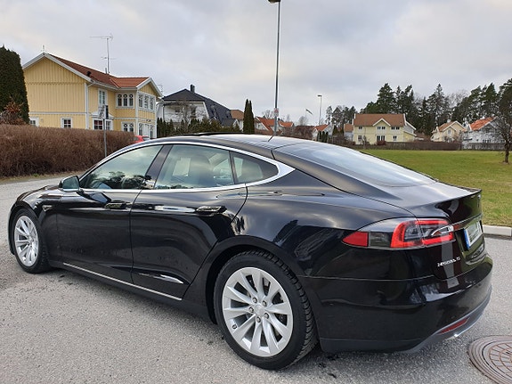 Tesla Model S 7 of 26
