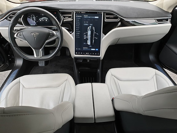 Tesla Model S 4 of 26