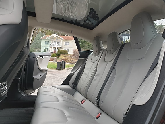Tesla Model S 8 of 26