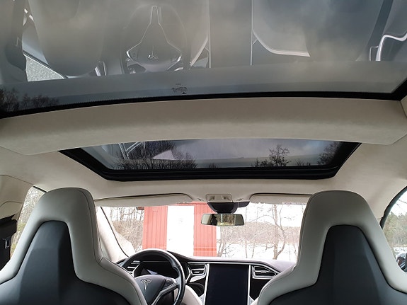Tesla Model S 11 of 26