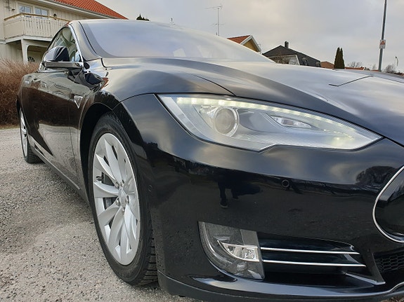 Tesla Model S 20 of 26