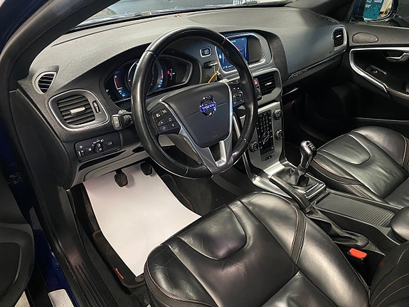 Volvo V40 Cross Country 10 of 29