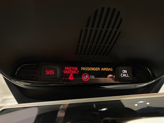 Volvo V40 Cross Country 24 of 29