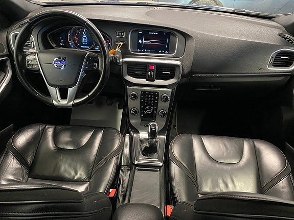 Volvo V40 Cross Country 11 of 29