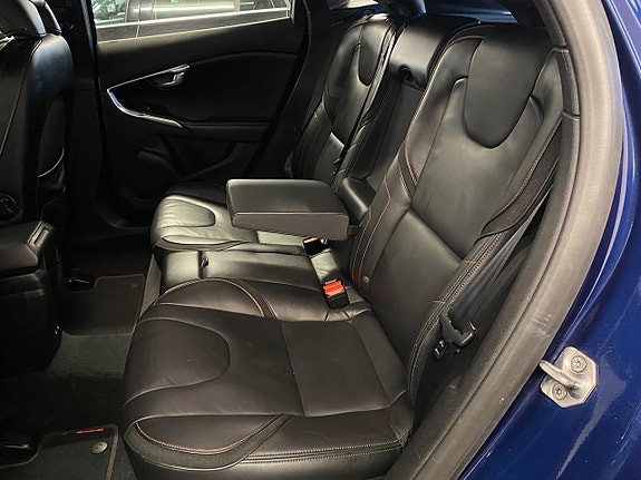 Volvo V40 Cross Country 14 of 29